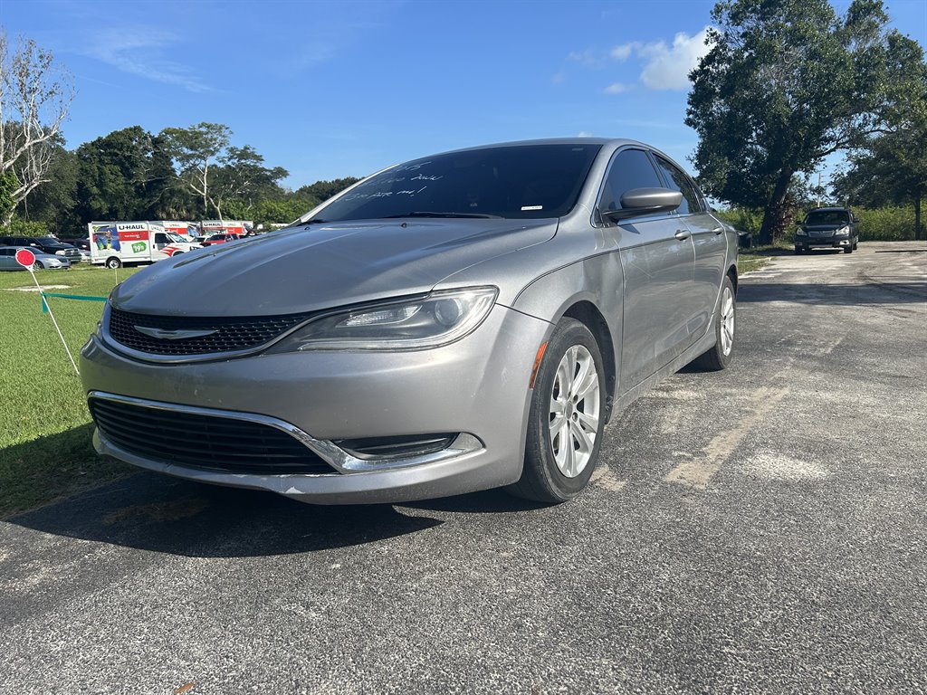 2015 Chrysler 200 Limited's photo