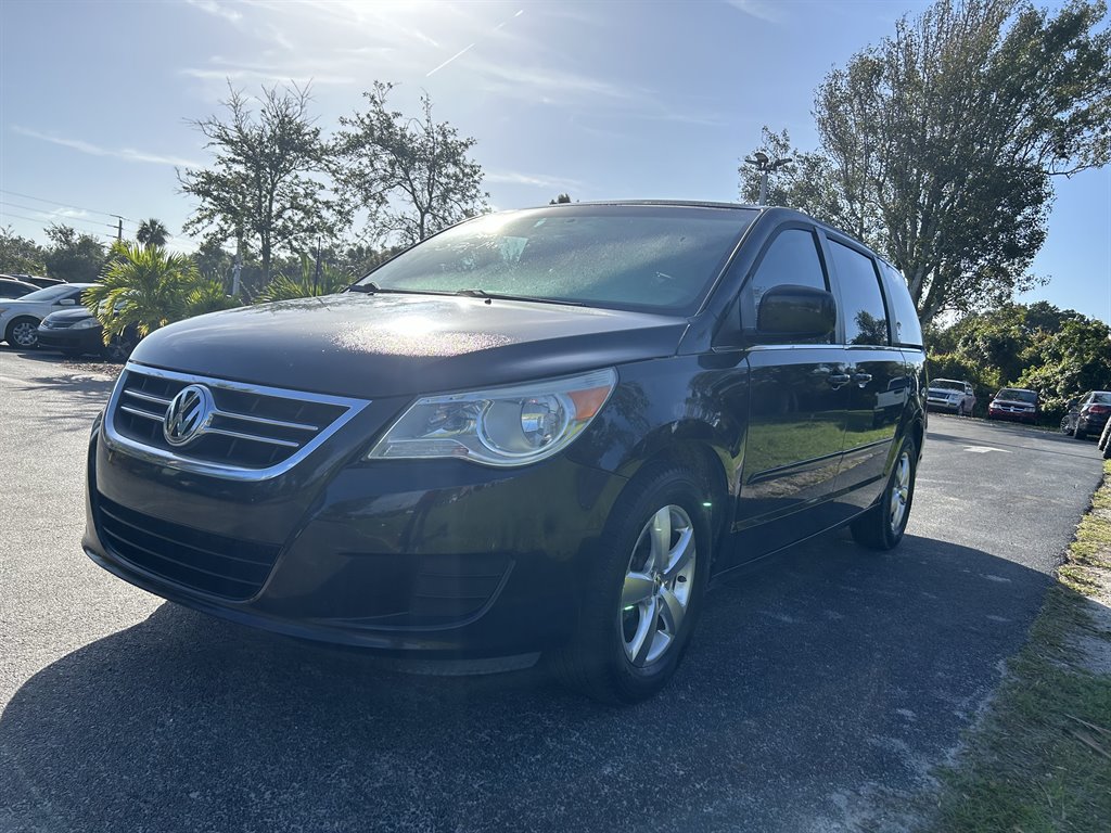 2009 Volkswagen Routan SEL's photo